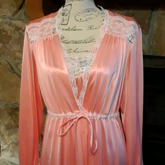 Vintage robe & gown set - Picture 2 of 11